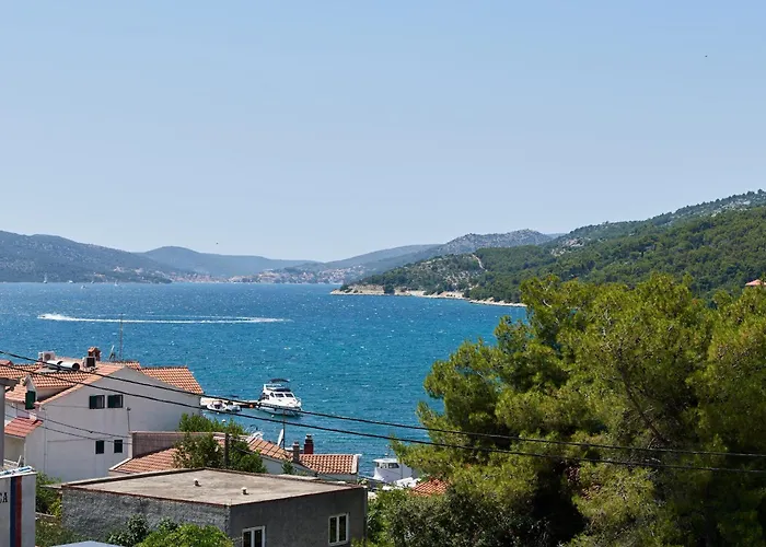 Nela & Sara - 2 Apartments With Heated Swimming Pool
