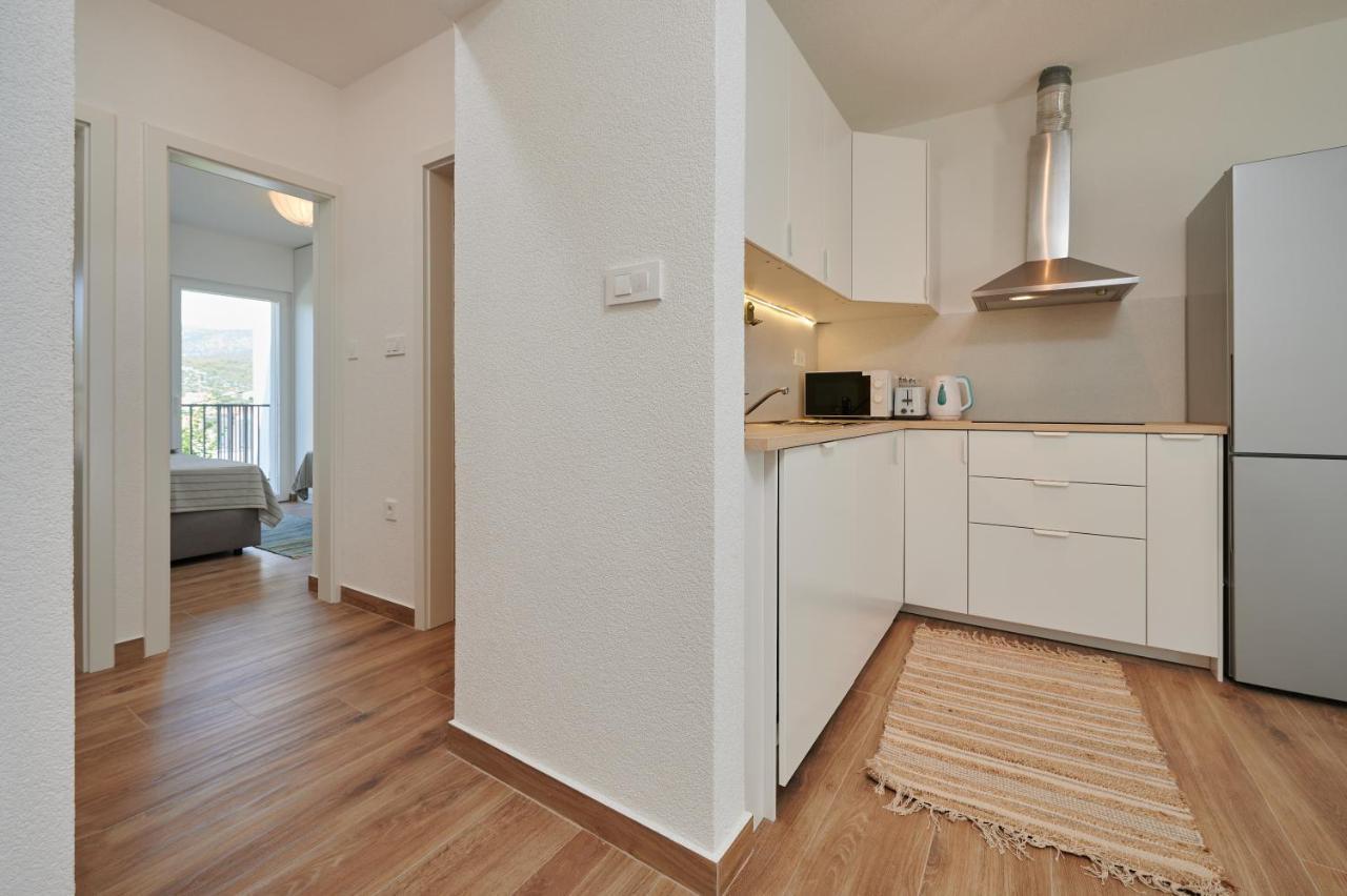 Apartma Nela & Sara - 2 With Heated Swimming Pool Seget Vranjica